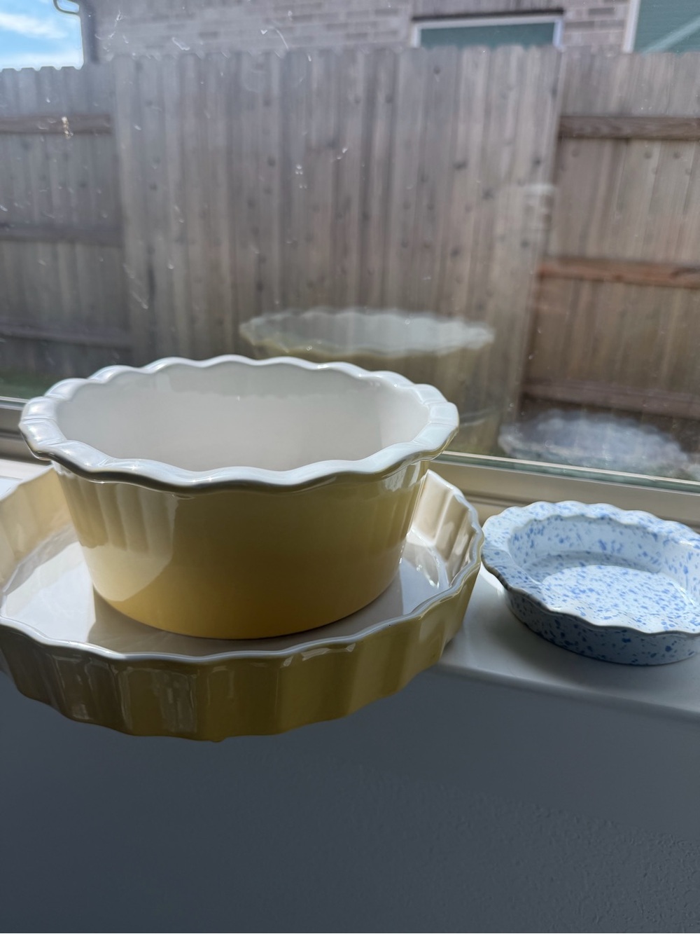 Yellow Ceramic Fluted Serving Bowl and Pie Dish w/ blue white small baking dish